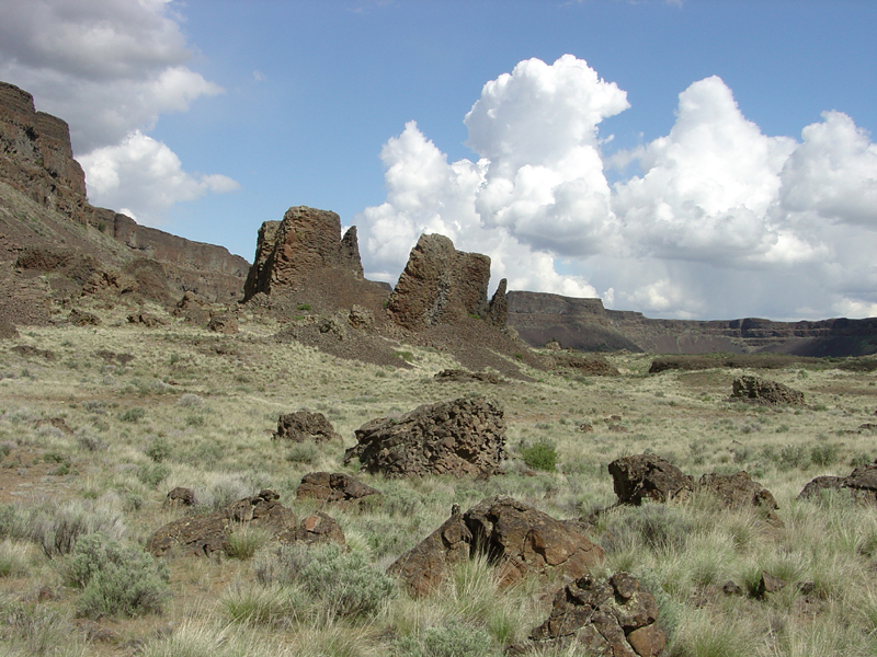 Basalt buttes at Dry Falls State Park