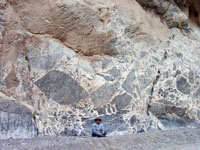 Breccia em mármore exposta no Titus Canyon, Parque Nacional do Vale da Morte, CA