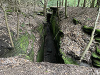 An open joint (chasm) along the Ledges Trail