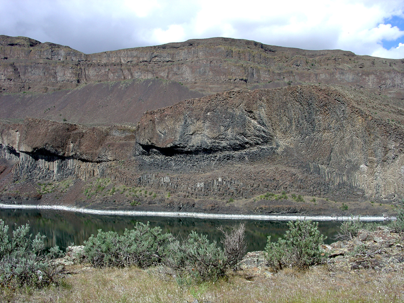 Basalt cliffs near Lake Lenore