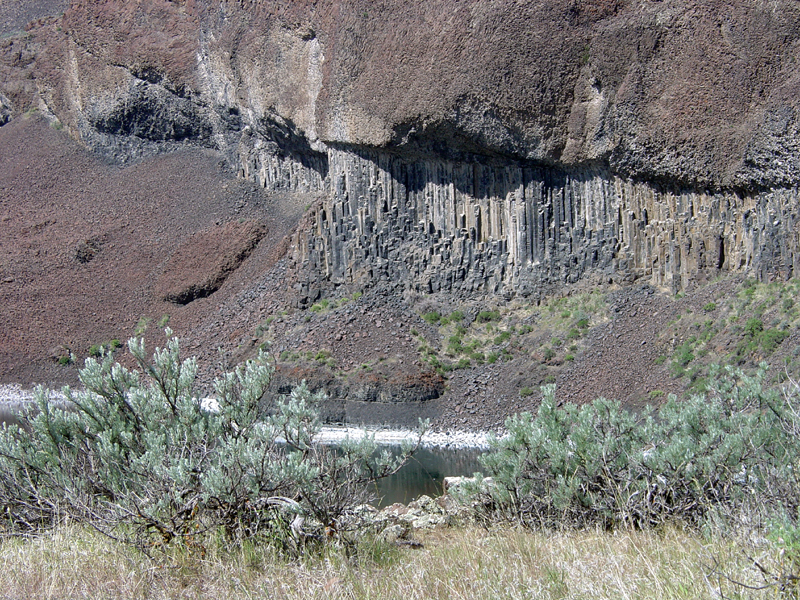 Basalt cliffs near Lake Lenore