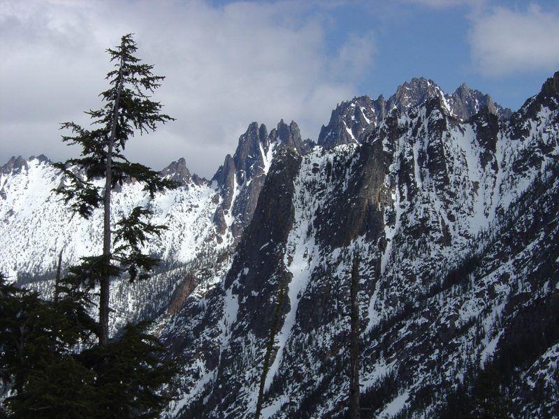 View east from Washington Overlook toward Snaggletooth Ridge